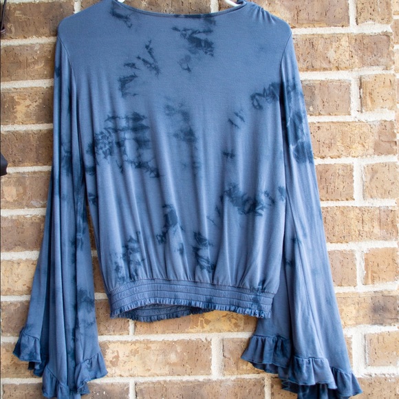 SOLD AE Ruffle Top - Picture 2 of 3